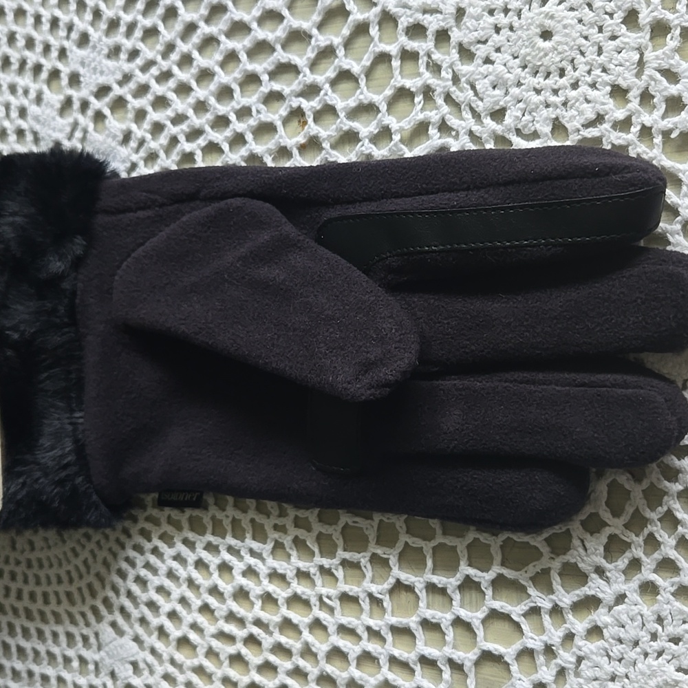 ISOTONER WOMEN'S BLACK FUR-TRIMMED GLOVES - Picture 5 of 8